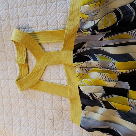 Signette geometrical trapeze dress, Size 4, Yellow, grey, black pattern - Picture 2 of 4